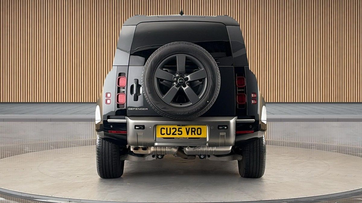 Land Rover Defender 110 Image 4