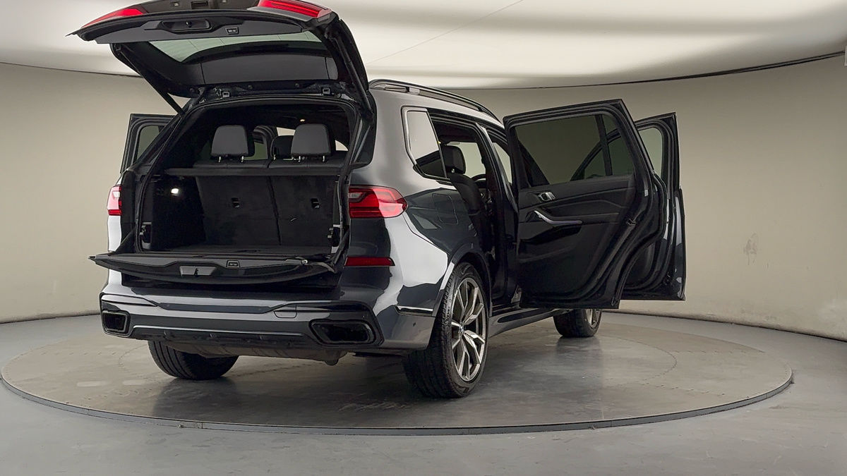 More views of BMW X7