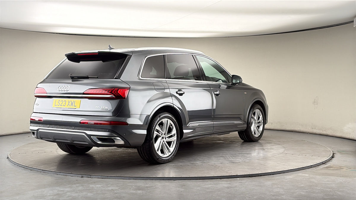 More views of Audi Q7