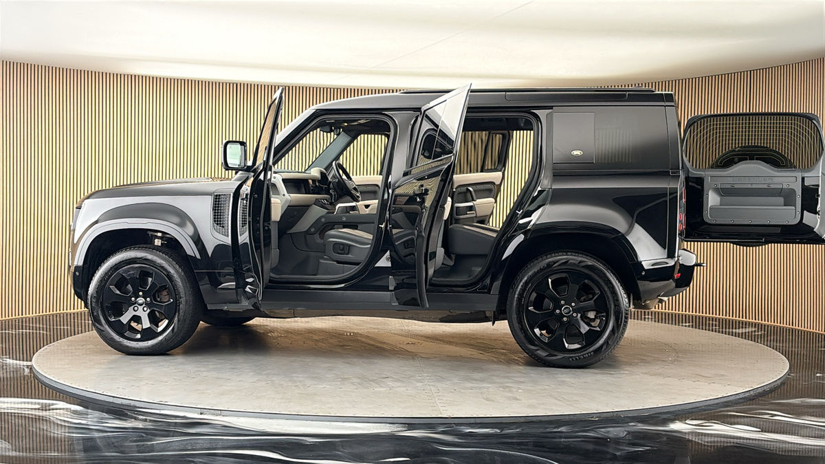 More views of Land Rover Defender 110