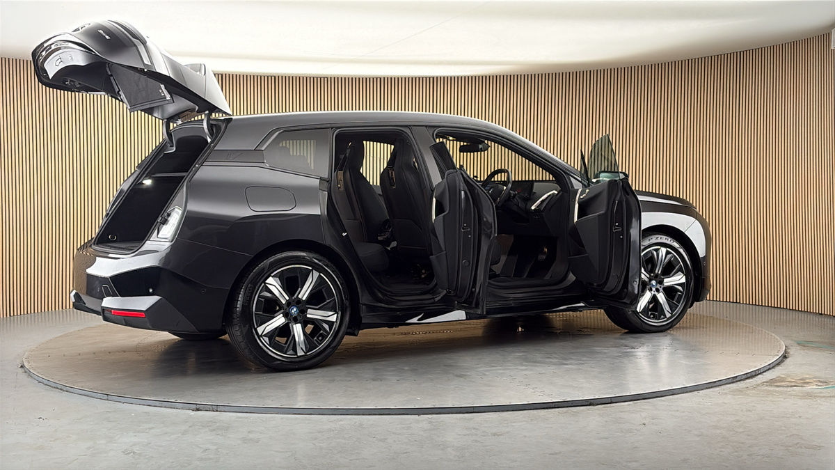 More views of BMW iX