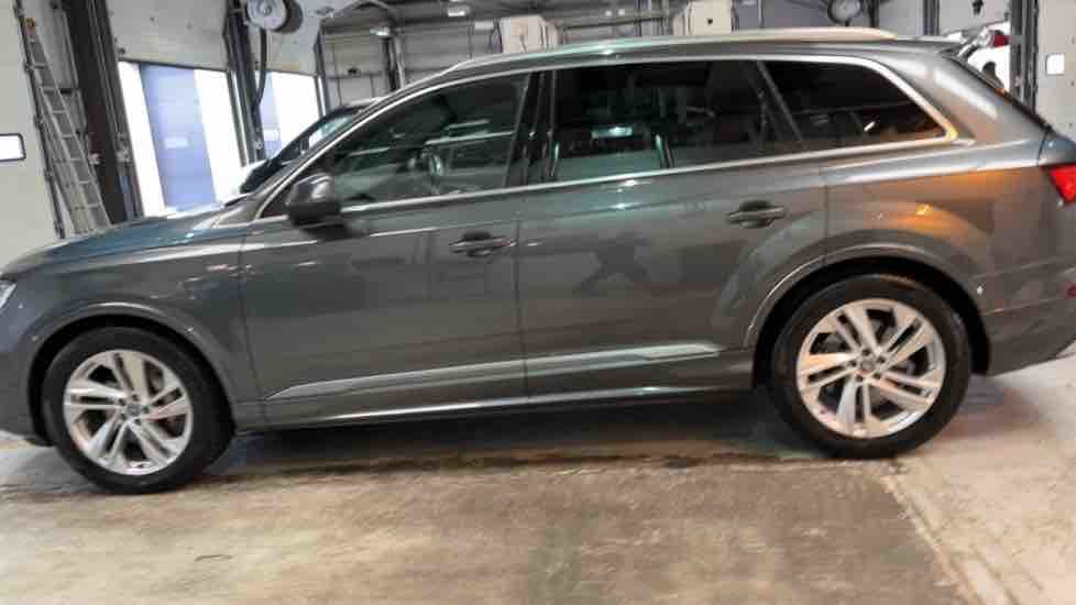 More views of Audi Q7