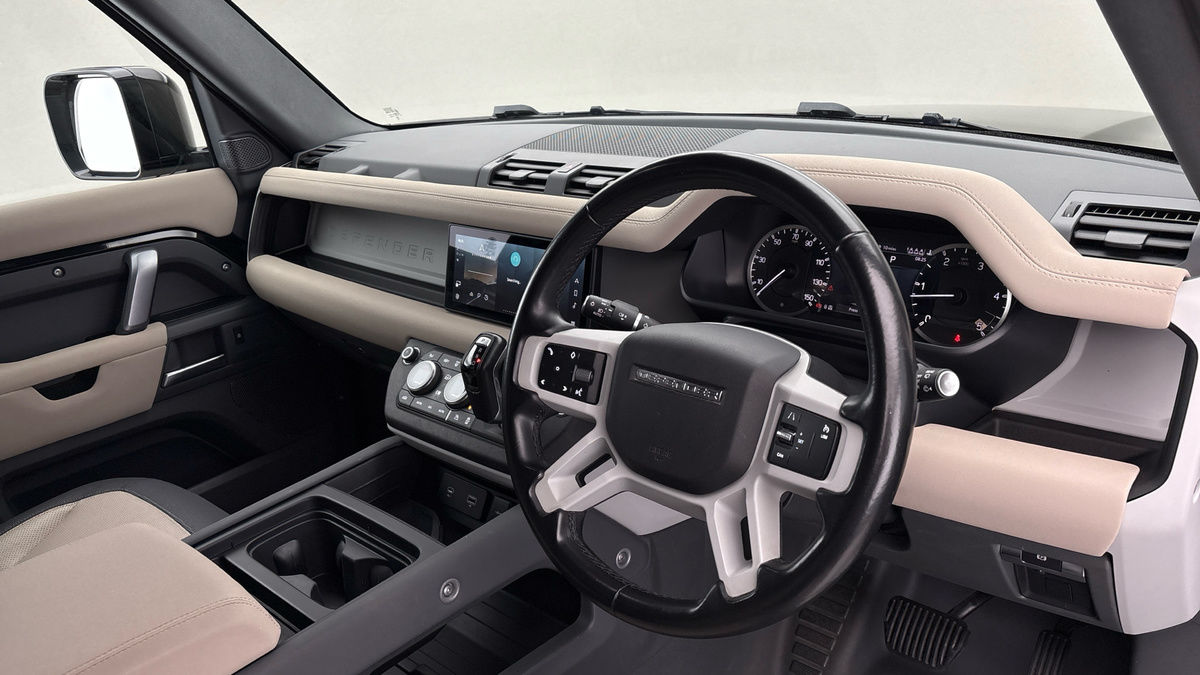 Land Rover Defender 110 Image 5