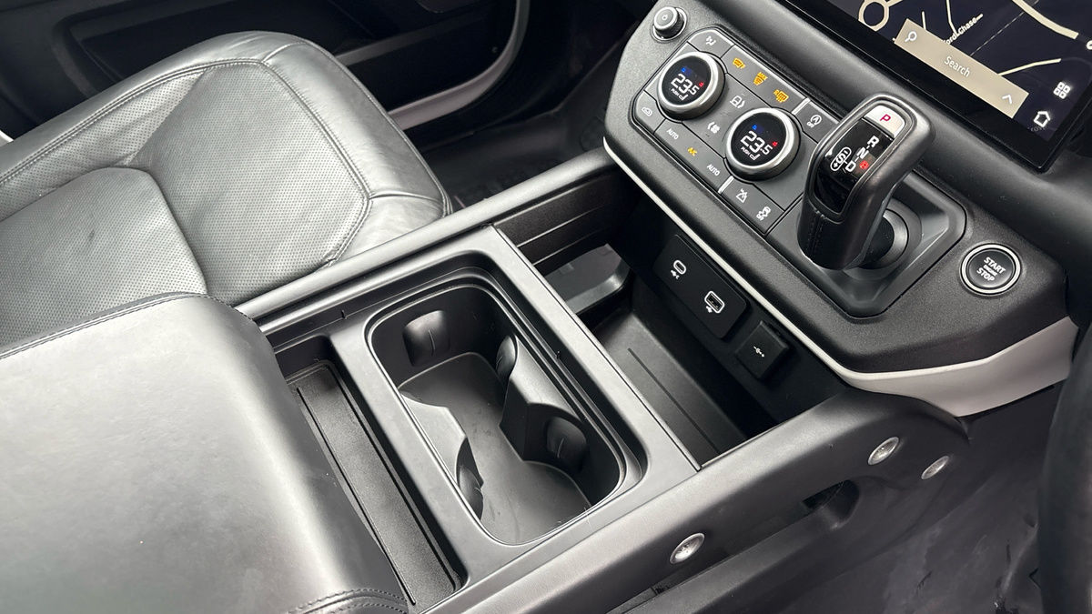 Land Rover Defender 90 Image 18