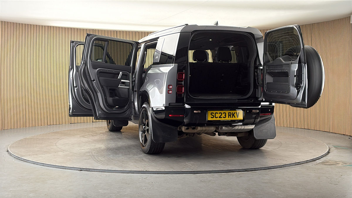 More views of Land Rover Defender 110