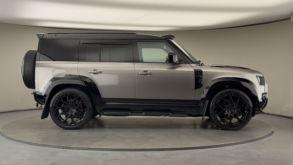 Land Rover Defender 110 Urban Image 38