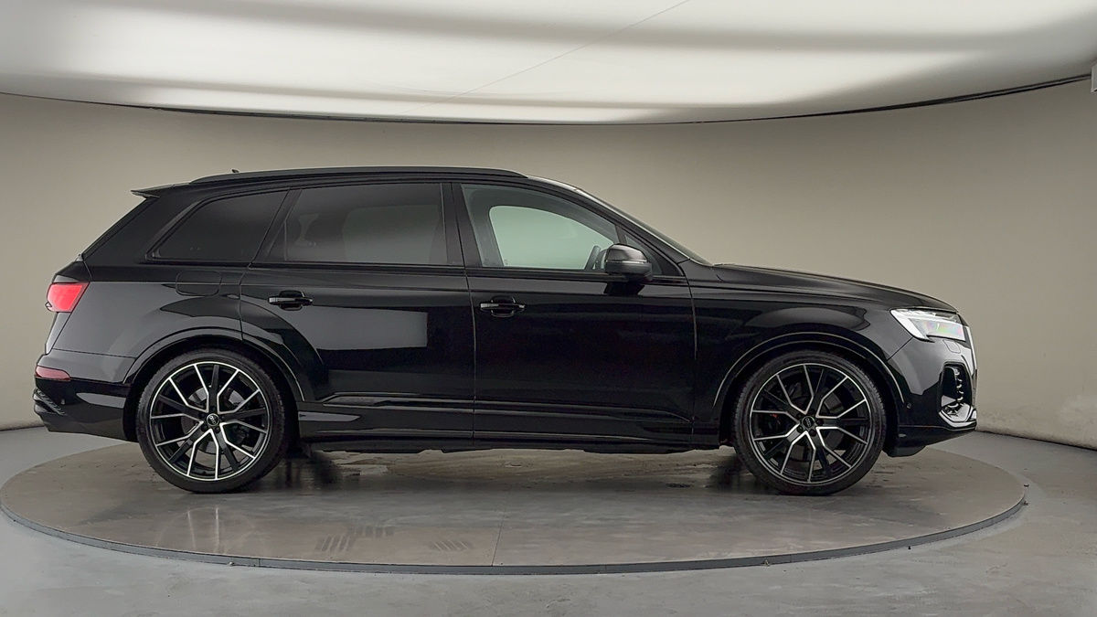 Audi SQ7 Image 16