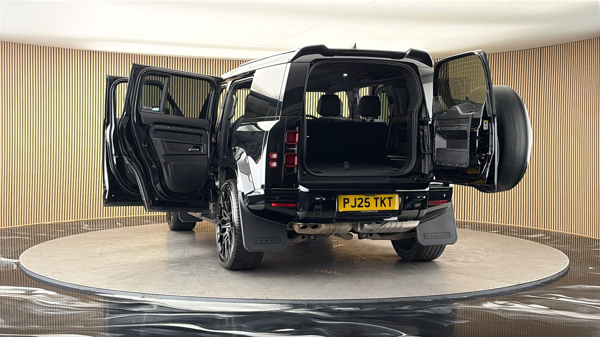 More views of Land Rover Defender 110