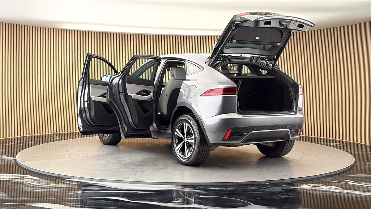 Jaguar E-PACE Image 23