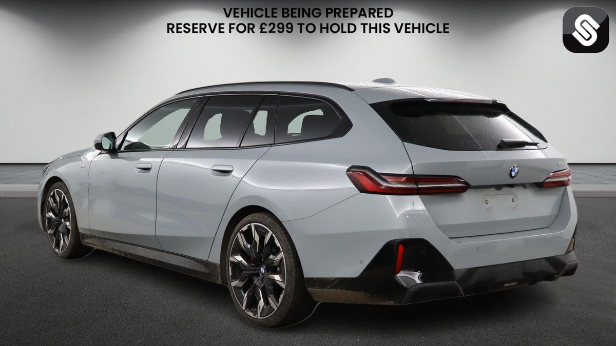 BMW 5 Series Image 3