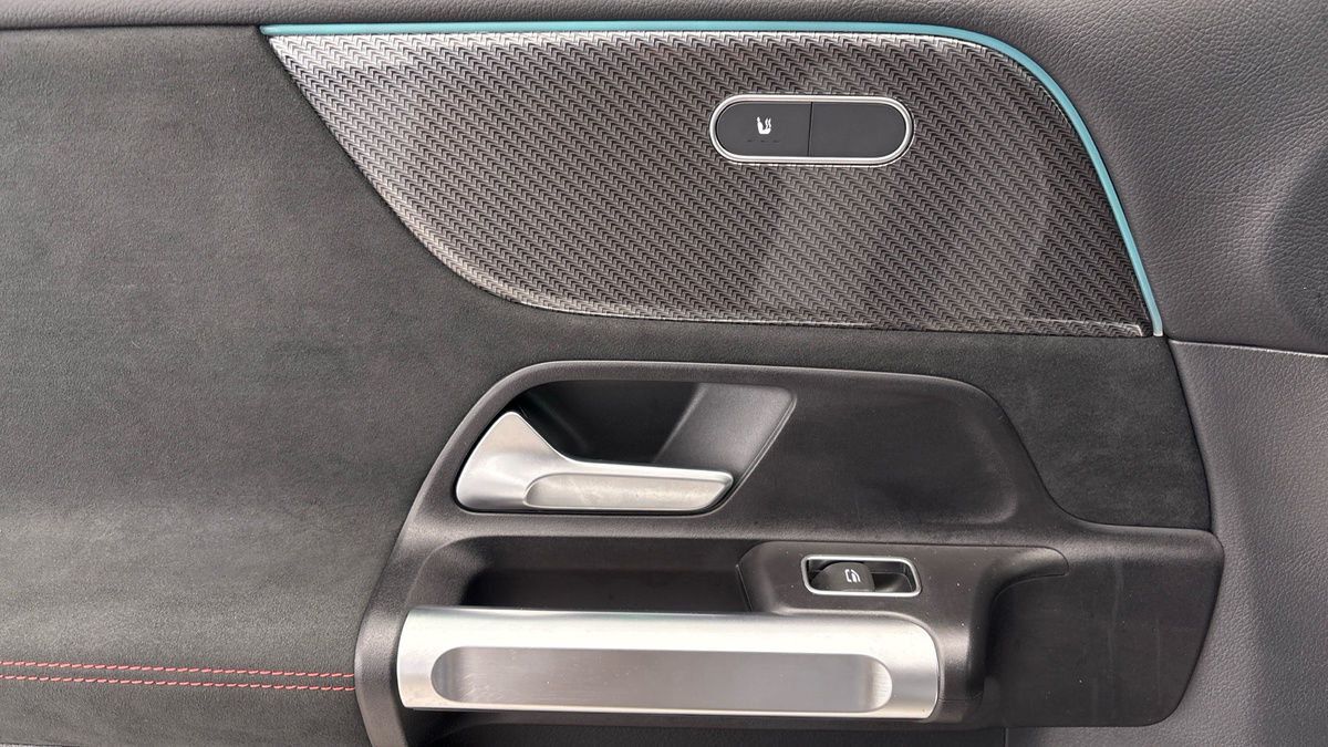 Mercedes-Benz GLB Image 19