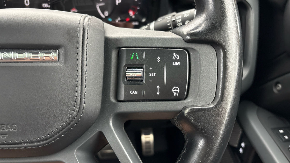 Land Rover Defender 130 Image 14