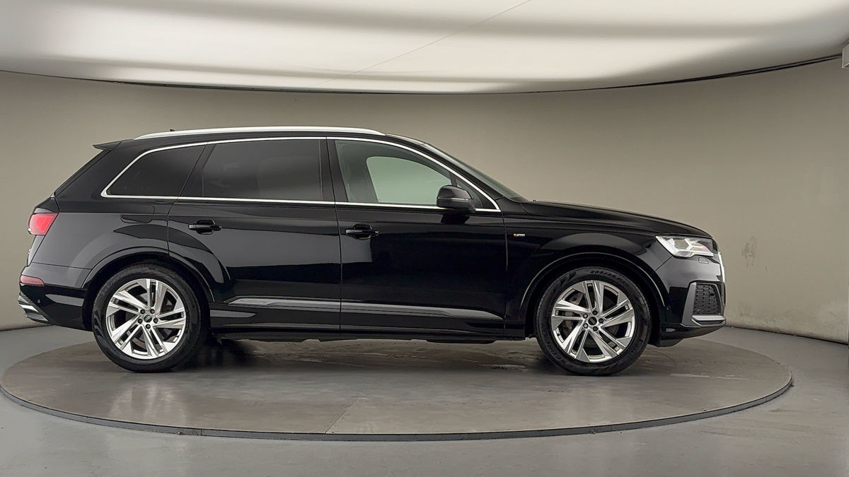 More views of Audi Q7