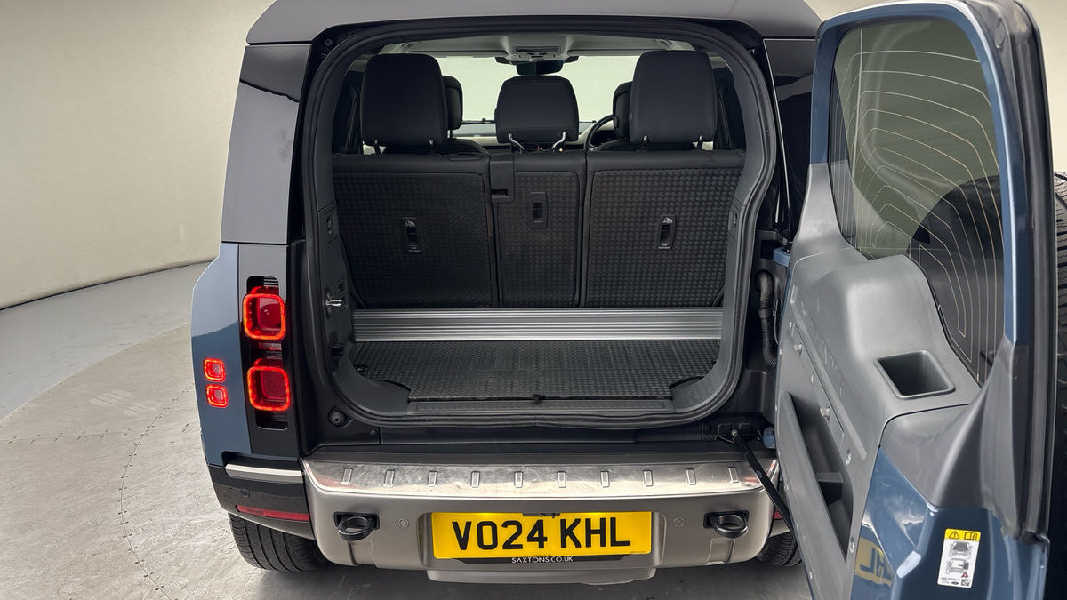 Land Rover Defender 90 Image 11