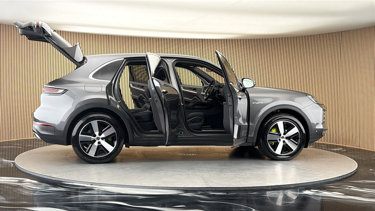 More views of Porsche Cayenne