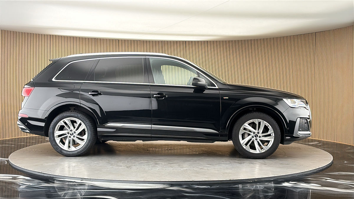 More views of Audi Q7