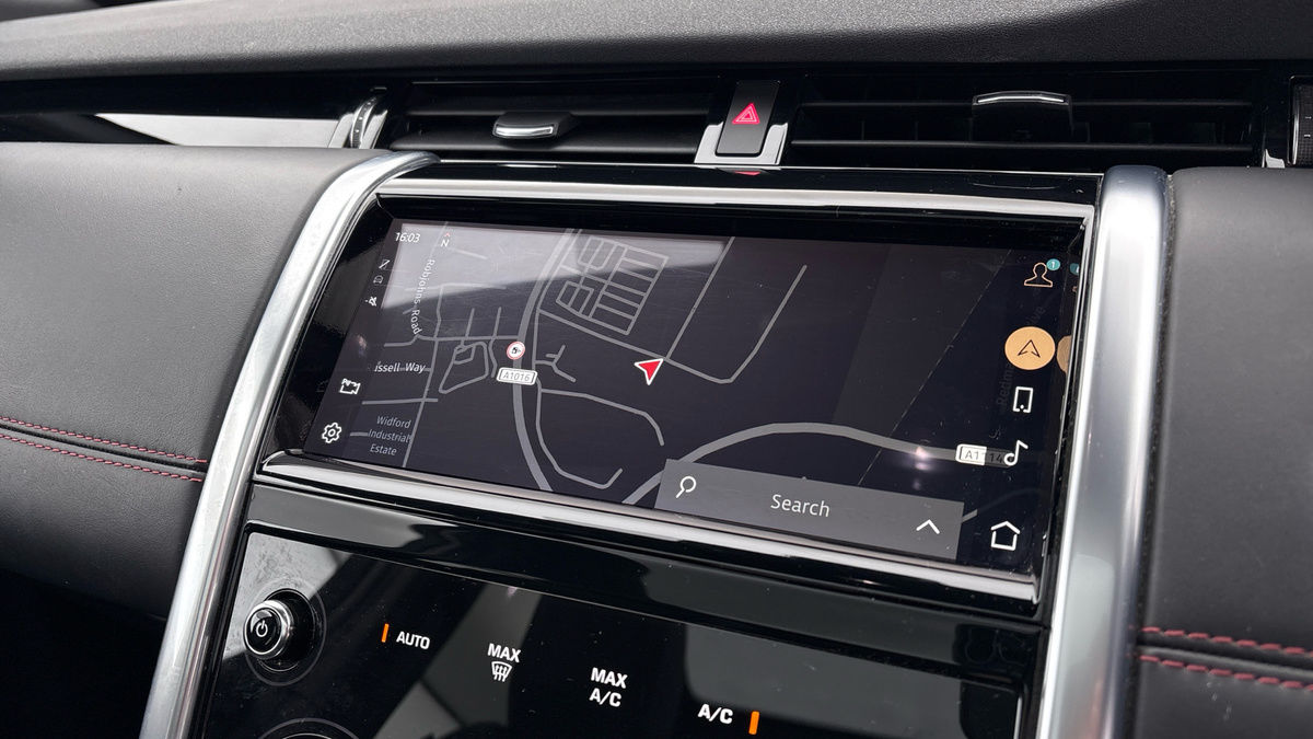 Land Rover Discovery Sport Image 17