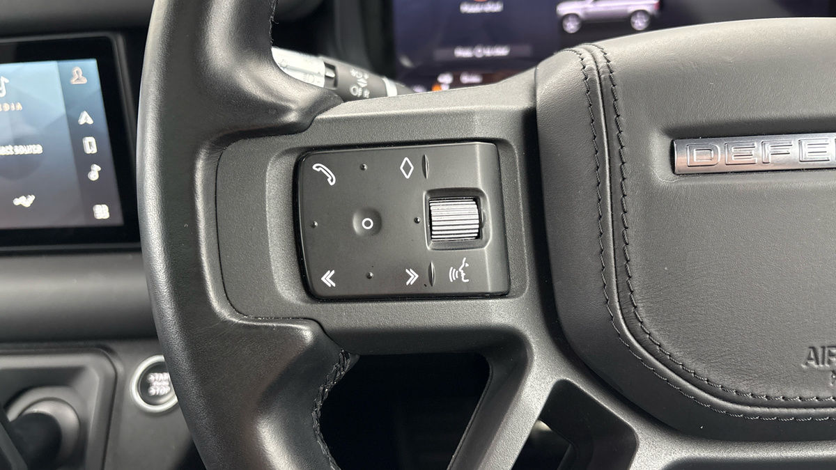 Land Rover Defender 110 Image 13