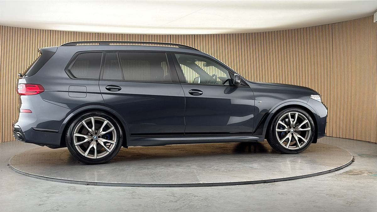 More views of BMW X7