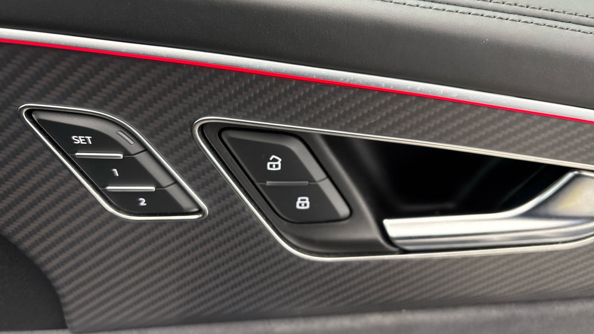 Audi RSQ8 Image 27