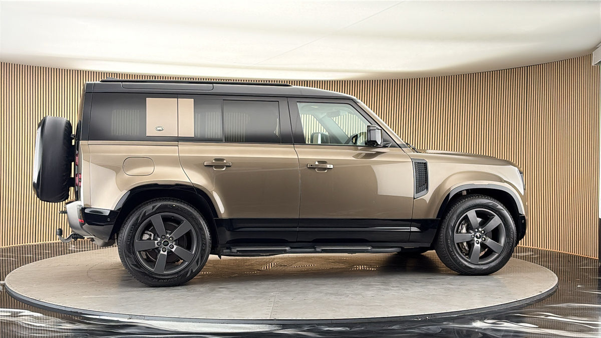 More views of Land Rover Defender 110