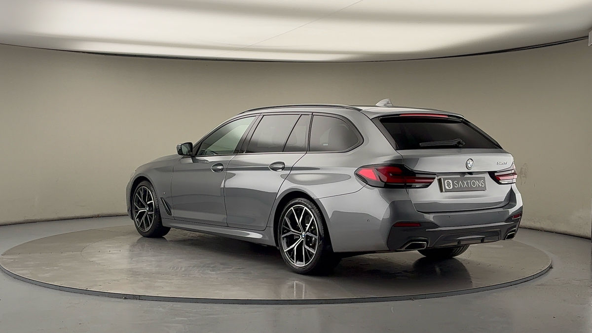 BMW 5 Series Image 2