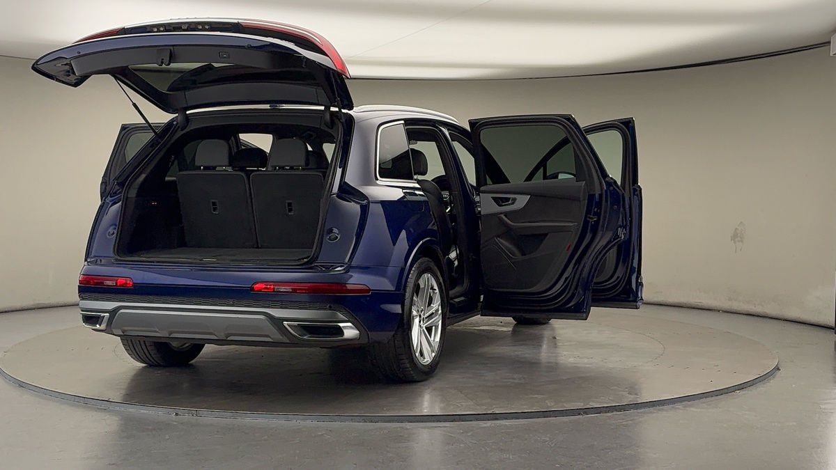 More views of Audi Q7