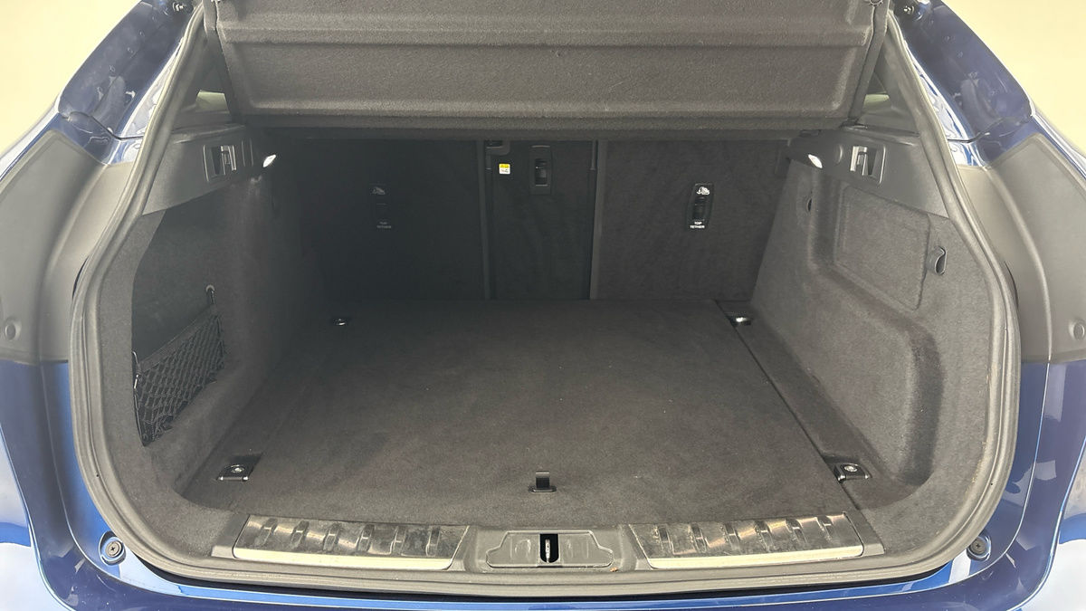 Jaguar F-PACE Image 11