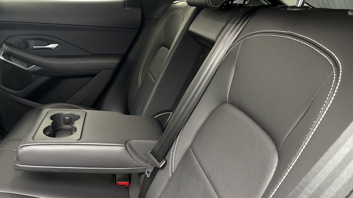 Jaguar E-PACE Image 9