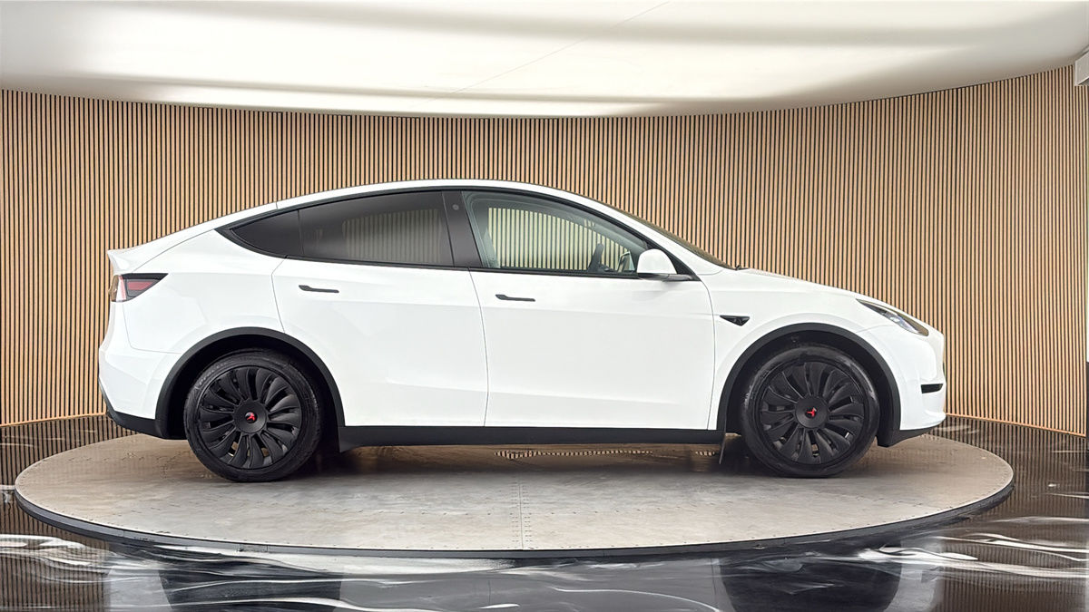 Tesla Model Y Image 16