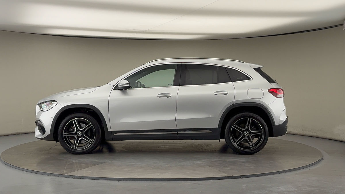 Mercedes-Benz GLA Image 15