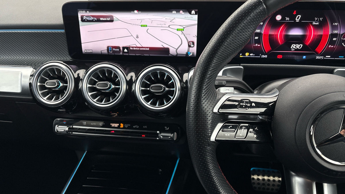 Mercedes-Benz GLB Image 13