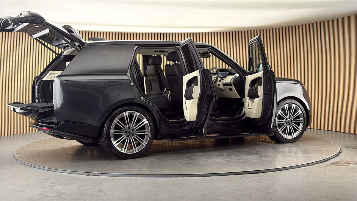 More views of Land Rover Range Rover