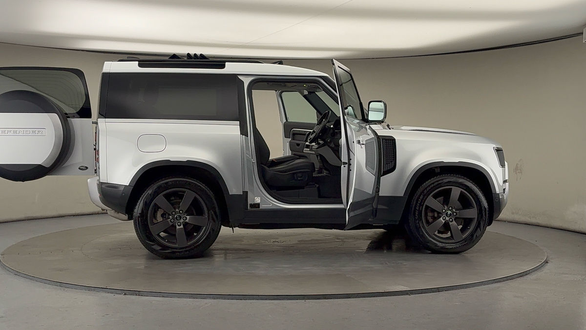 More views of Land Rover Defender 90