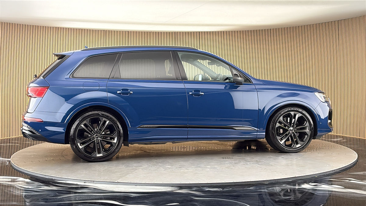 More views of Audi Q7