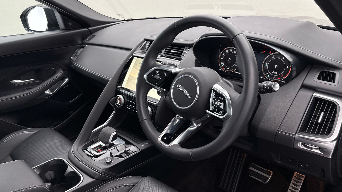 Jaguar E-PACE Image 5