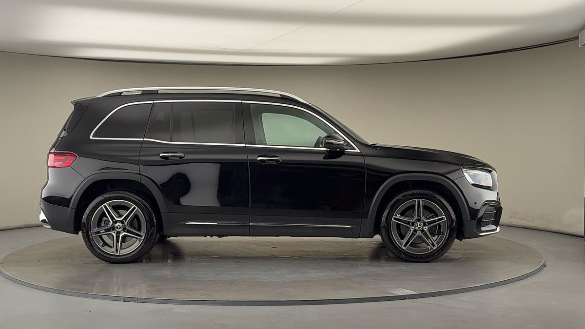 Mercedes-Benz GLB Image 16