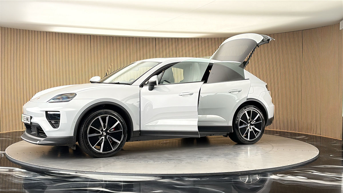 More views of Porsche Macan