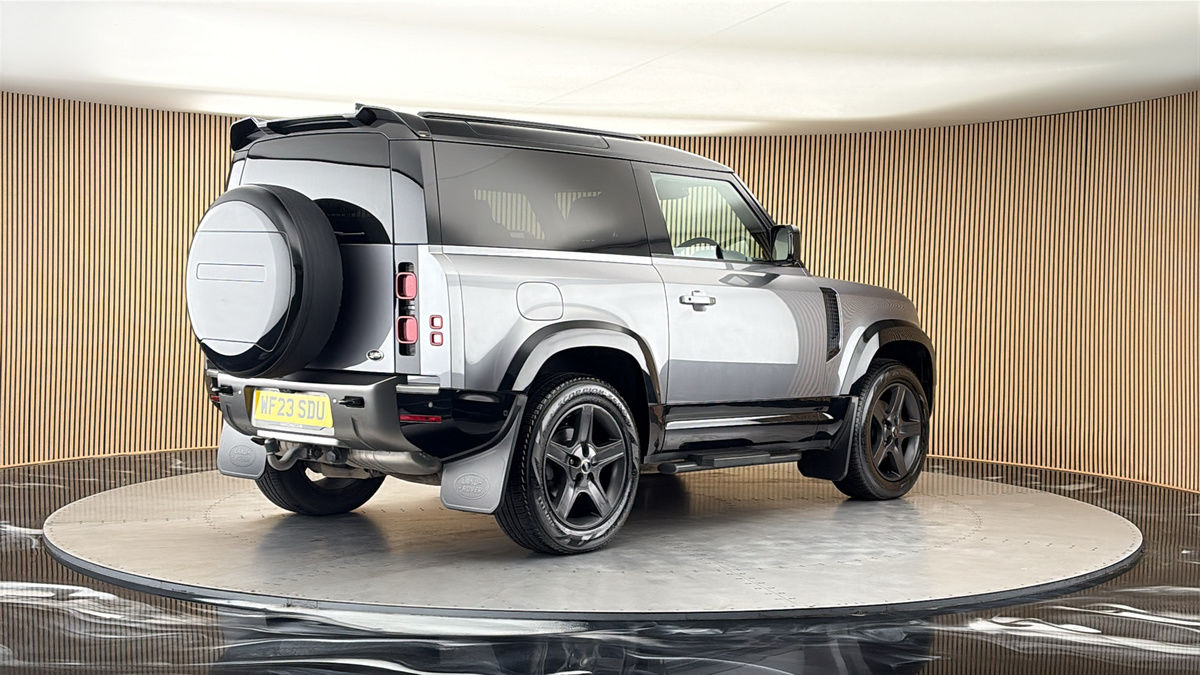 Land Rover Defender 90 Image 21