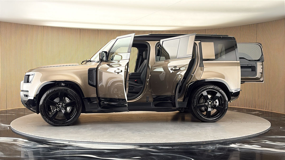 More views of Land Rover Defender 110