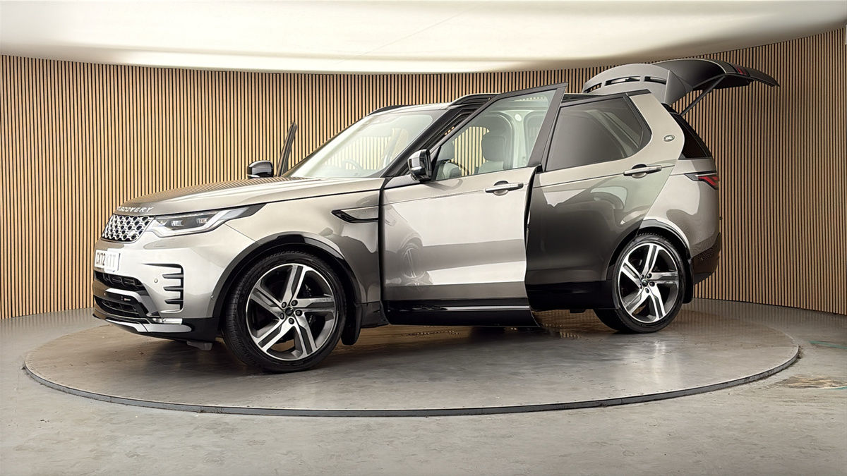 More views of Land Rover Discovery