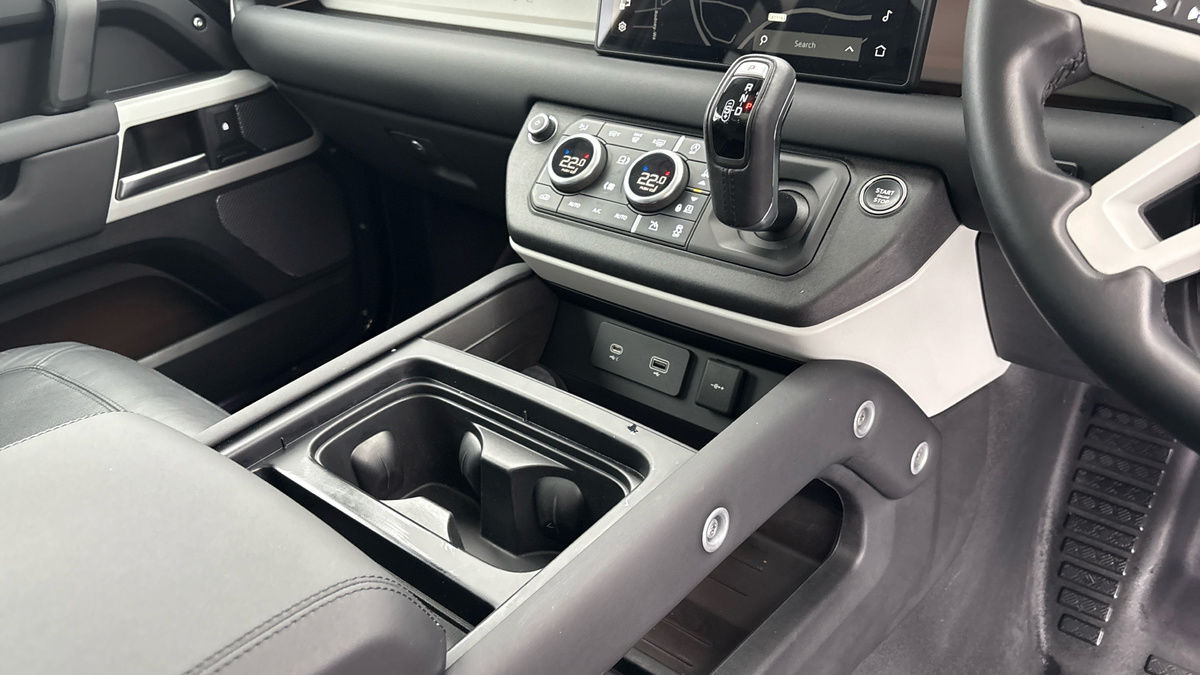 Land Rover Defender 90 Urban Image 35
