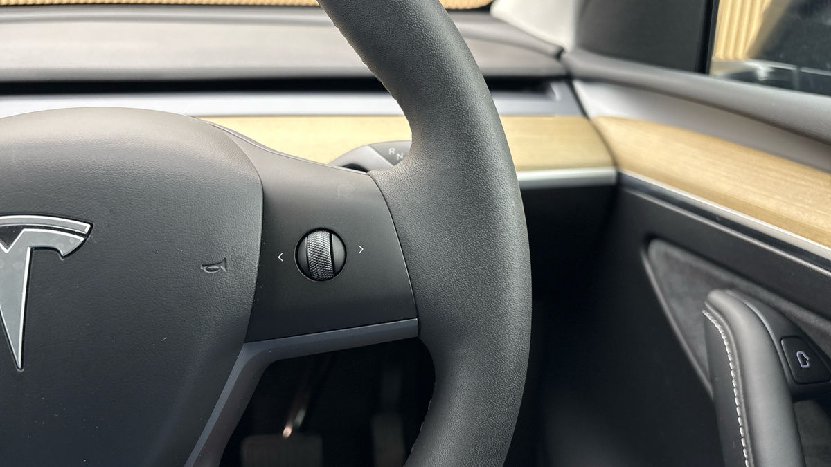 Tesla Model Y Image 14