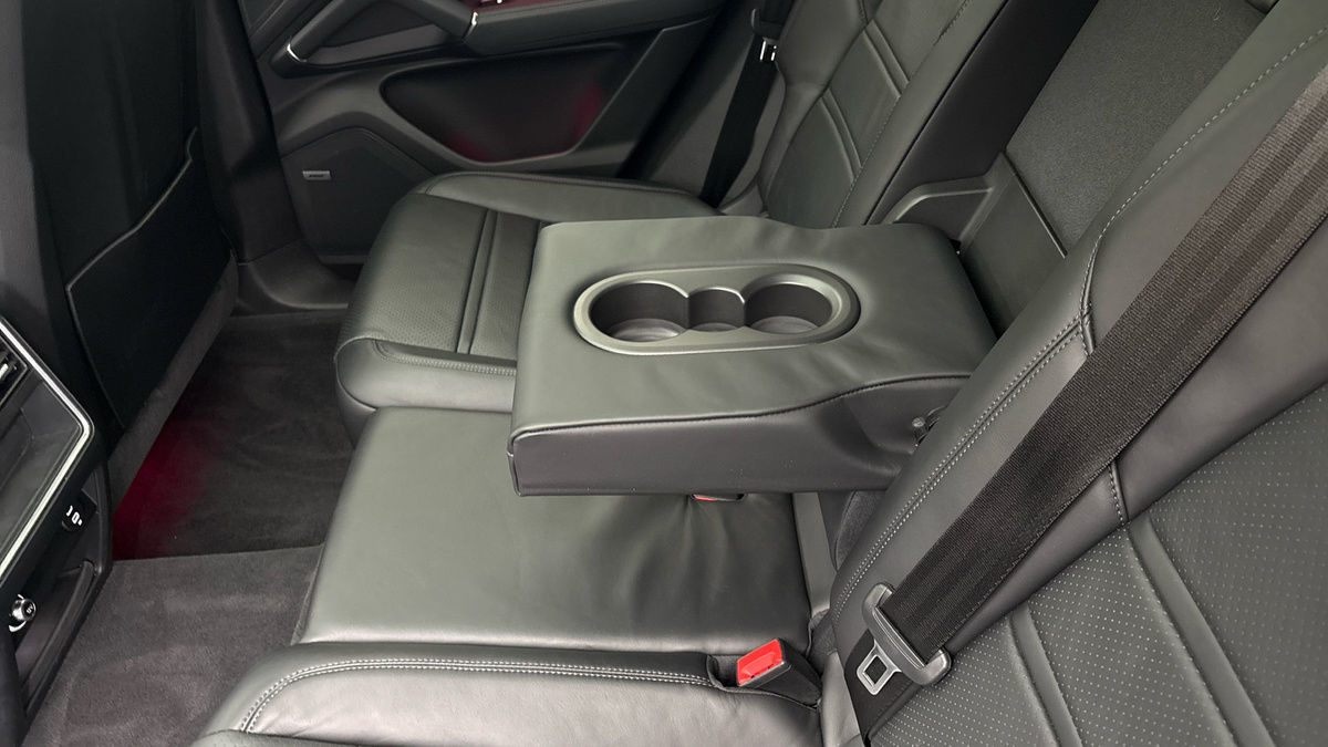 Porsche Cayenne Image 9