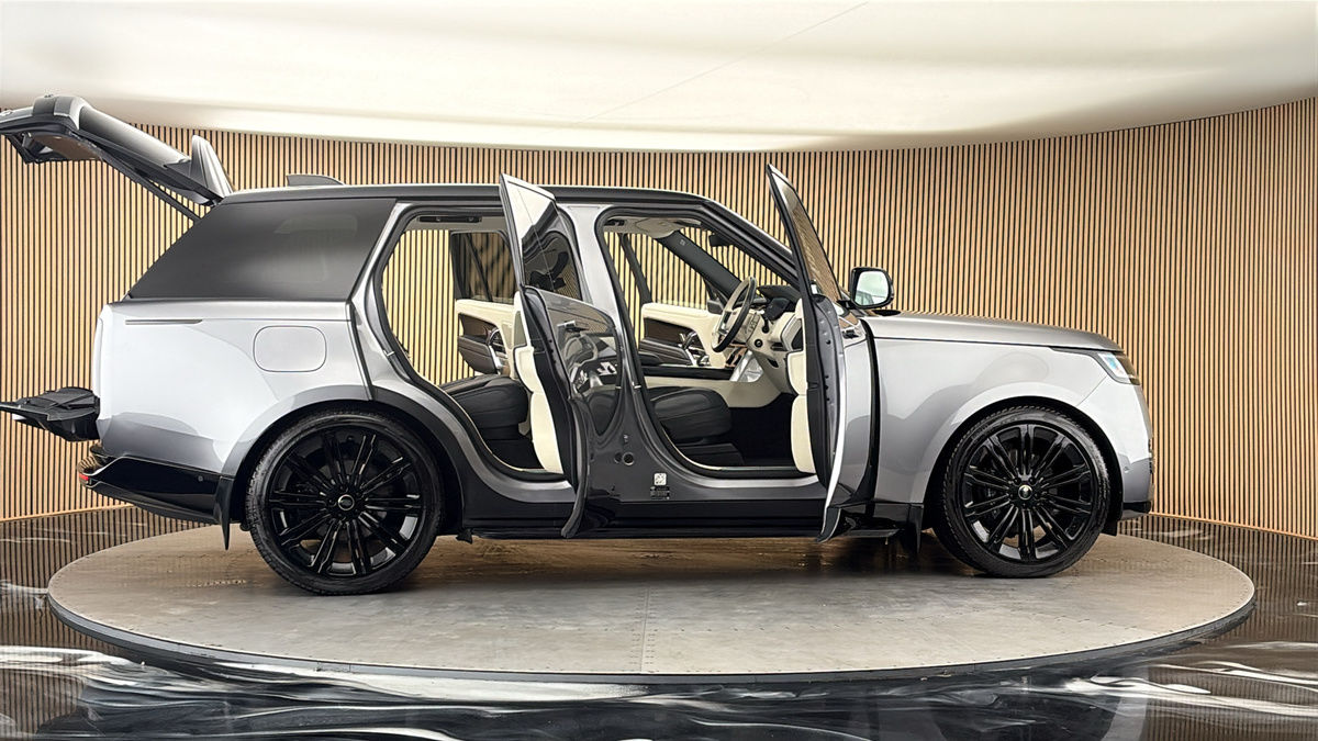 More views of Land Rover Range Rover