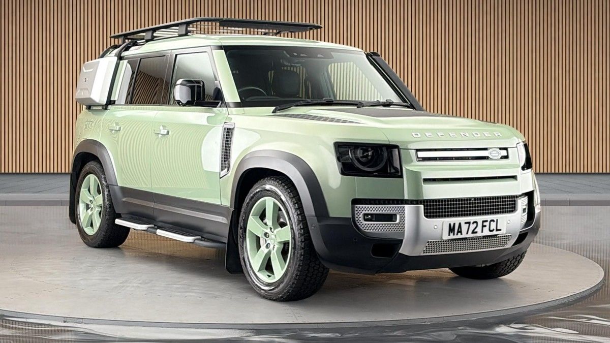 Land Rover Defender 110 Sticky Header Image