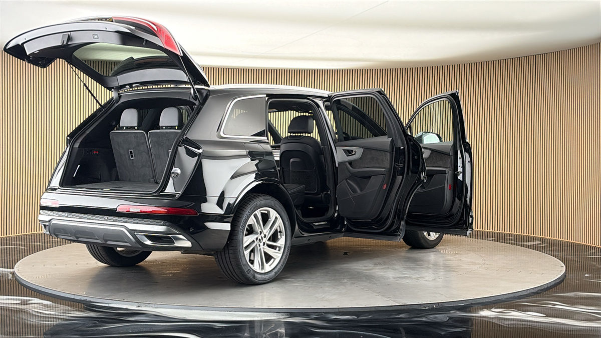 More views of Audi Q7