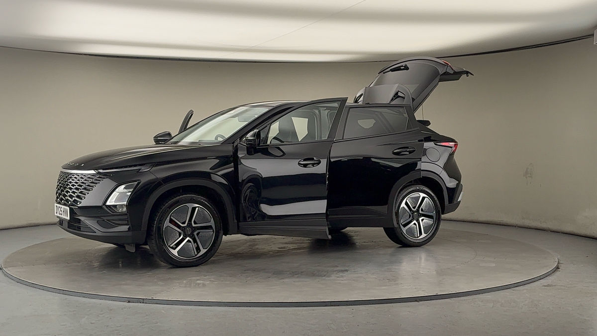 More views of Omoda 5