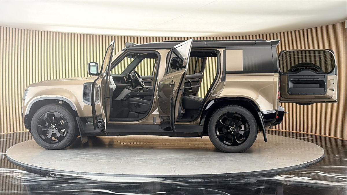 More views of Land Rover Defender 110