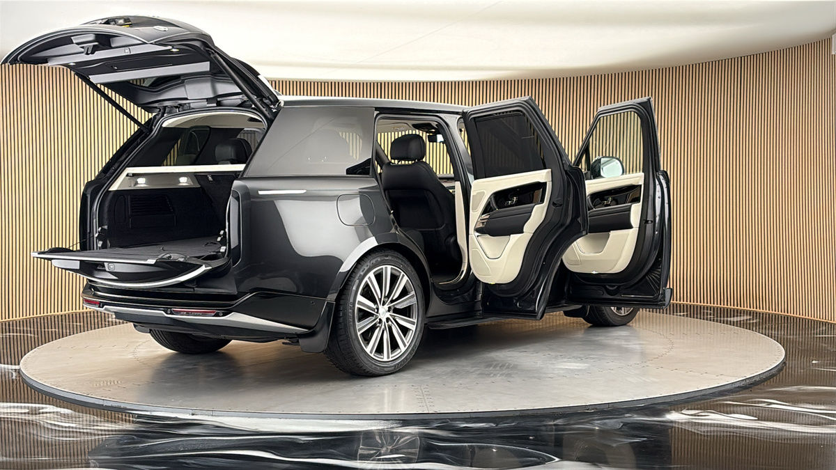 More views of Land Rover Range Rover